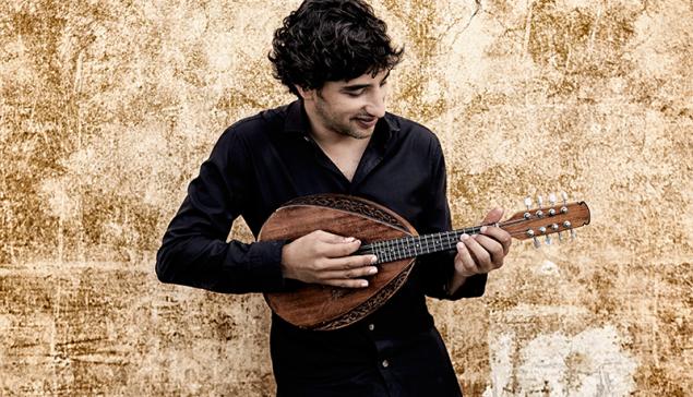 Revista Concerto O bandolinista Avi Avital [Divulgação/Harald Hoffmann]