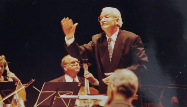Revista Concerto Ernst Mahle dirige orquestra em Piracicaba (reprodução)