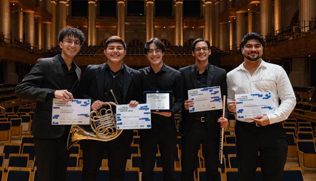 Revista Concerto Os premiados João Victor Neves, Gabriel Vasconcelos Barata, Tiago Carvalho, João Vitor Dias Mendes e Paulo Antônio de Oliveira Lois Mendes