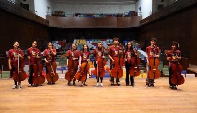Revista Concerto Jovens alunos do Instituto Baccarelli na nova sala de concertos [Divulgação/Instituto Baccarelli]
