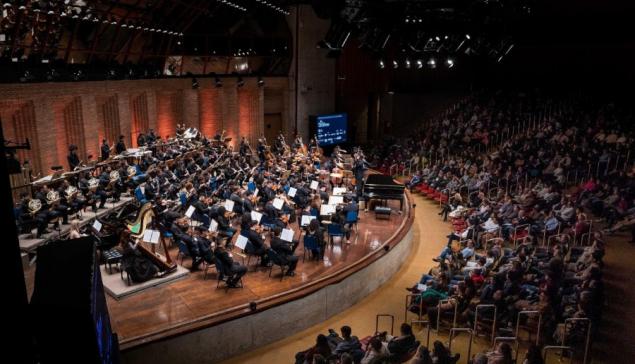 Revista Concerto A Orquestra do Festival durante concerto no Auditório Claudio Santoro na 54ª edição do evento, em 2024 [Divulgação/Íris Zanetti]