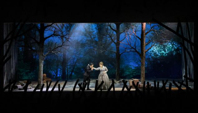 Revista Concerto Atalla Ayan e Aylin Pérez como Carlo e Elisabetta [Divulgação/Larissa Paz]