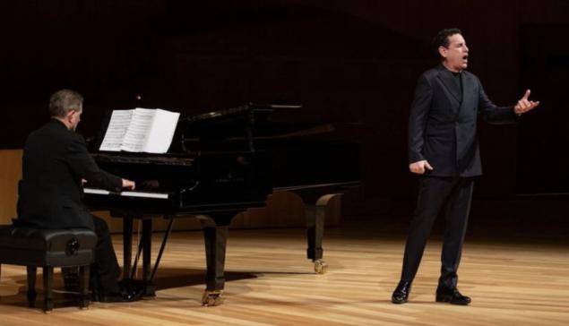 Revista Concerto Juan Diego Flórez e Vincenzo Scalera [Reprodução/ Instagram]