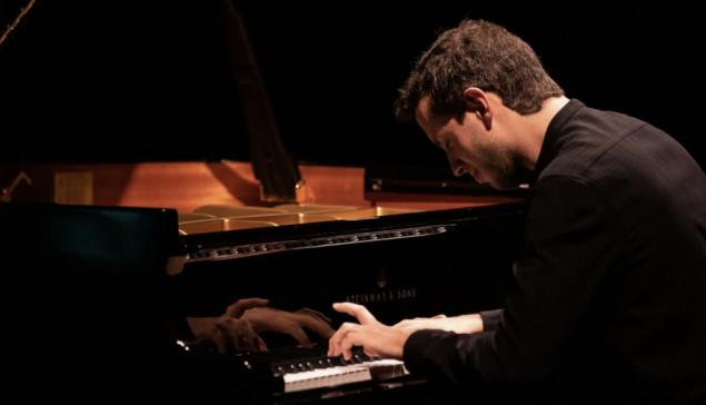Revista Concerto Leonardo Hilsdorf [Reprodução/ Instagram]