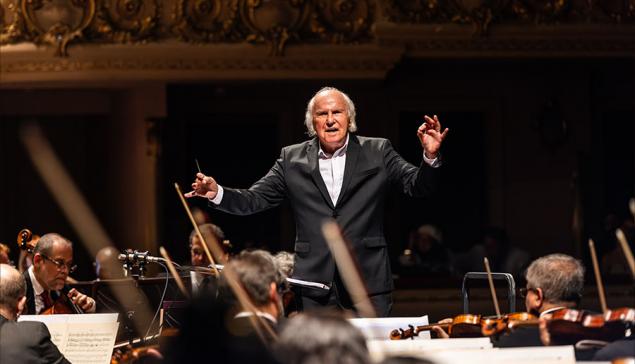 Revista Concerto O maestro Isaac Karabtchevsky durante concerto com a Orquestra Petrobras Sinfônica [Divulgação]