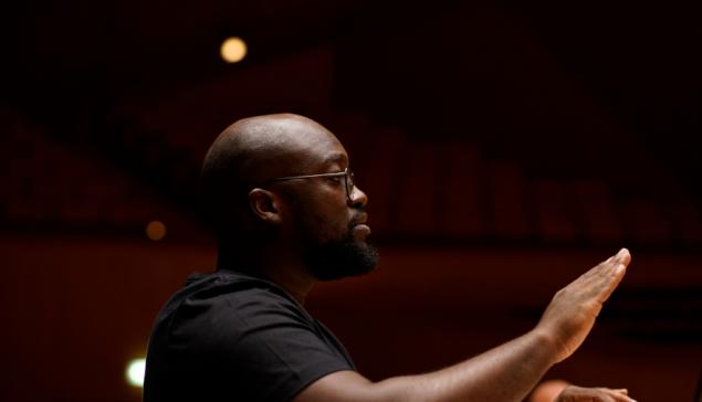 Revista Concerto O maestro Vimbayi Kaziboni [Divulgação]