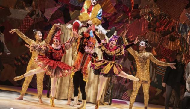 Revista Concerto Cors encenando "I pagliacci' em 2023 [Reprodução/ Instagram/  Vitória Proença]