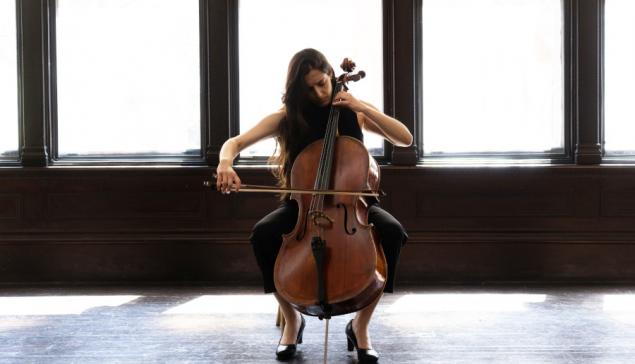 Revista Concerto A violoncelista Tamar Sagiv [Divulgação/Apar Parakhol]