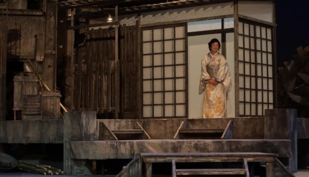 Revista Concerto A soprano Eiko Senda em cena da produção [Divulgação/Felipe Aguiar]