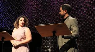 Elenco no recital de pré-estreia [Divulgação]