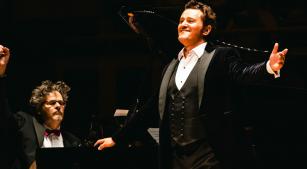 Camillo Radicke e Piotr Beczala durante recital na Sala São Paulo no dia 3 de maio [Revista CONCERTO]