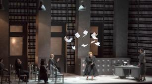 Cena de "The Consul" no Teatro Colón de Buenos Aires [Divulgação/Arnaldo Colombaroli/Teatro Colón]