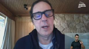 O poeta Geraldo Carneiro durante entrevista on-line realizada no Ateliê de Criação do Palácio das Artes [Reprodução]