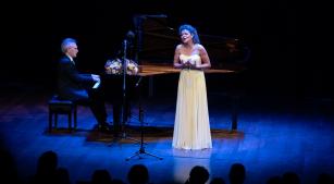 Markus Hadulla e Josy Santos durante recital no Teatro B32 [Divulgação/Ana Clara Miranda]
