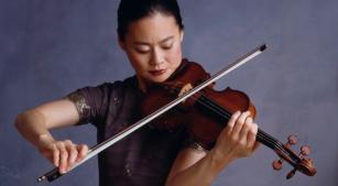 Violinista Midori [ Divulgação/ Timothy Greenfield-Sanders]