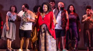 Latonia Moore em cena de 'Porgy and Bess', de Gershwin, no Theatro Municipal de São Paulo [Divulgação/Rafael Salvador]