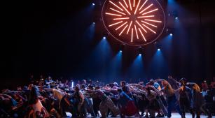 Cena do espetáculo 'Les Indes Galantes', no Theatro Municipal de São Paulo [Divulgação/Rafael Salvador]
