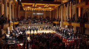 Osesp disposta para a apresentação de ‘Gruppen’, de Stockhausen (divulgação, Íris Zanetti)