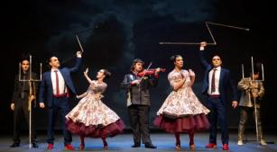 Cena do espetáculo 'Orfeu no inferno', em cartaz no Theatro São Pedro [Divulgação/Iris Zanetti]