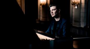 O pianista Alessio Bax [Divulgação/Marco Borggreve]