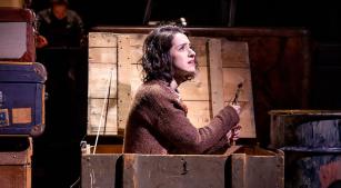 Anna Beatriz Gomes em O diário de Anne Frank (divulgação, Konstantin Nazlamov)