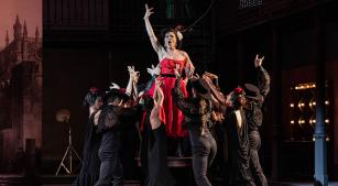 Cena de ‘Carmen’, produção do Theatro Municipal de São Paulo (divulgação, Larissa Paz)