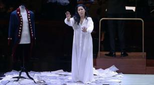 Carla Caramujo na estreia de 'Cartas Portuguesas' em Portugal [Reprodução/YouTube]