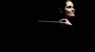 A maestra Delyana Lazarova rege a Osesp [Divulgação]