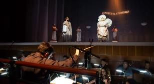 Maestro Luciano Camargo rege Édipo rei (divulgação)