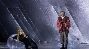 Cena da montagem de Macbeth por Elisa Ohtake (divulgação, Rafael Salvador)