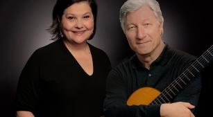 A soprano Marília Vargas e o violonista Fabio Zanon [Divulgação]