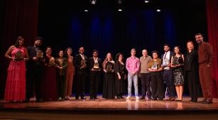 Premiados, júri e organizadores do V Concurso de Canto Natércia Lopes (divulgação)