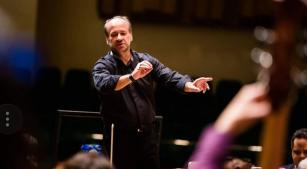 O maestro Wagner Polistchuk rege as apresentações [Divulgação]