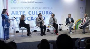 Mesa de abertura do seminário “Experiências Internacionais que Conectam Arte, Cultura e Educação” (reprodução LinkedIn)