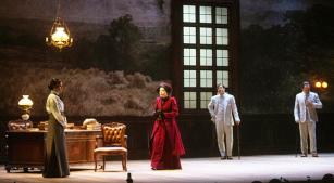 Cena de A profissão da senhora Warren, de Maurício de Bonis (divulgação, Fábio Prieto)