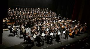 Orquestra Acadêmica de São Paulo e Coral da Cidade de São Paulo em apresentação no Teatro Bradesco (divulgação, Andrea Camargo)