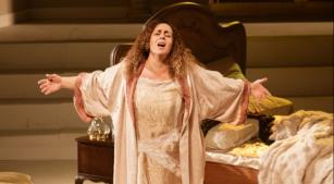 A soprano Ludmilla Bauerfeldt no último ato de 'La Traviata' [Divulgação/Vitoria Proença]