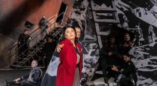 Eiko Senda e Leonardo Neiva em cena de 'Dia de paz' [Divulgação/Larissa Paz]