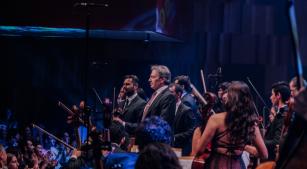 Levin e músicos da Sinfônica Heliópolis [Divulgação]