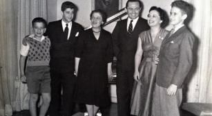 Nelson Freire, Luiz Eça, Lúcia Branco, Jacques Klein, Nise Obino e Arthur Moreira Lima, na casa de Lúcia Branco [Acervo IPB]