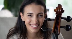 A violoncelista Marina Martins [Divulgação]