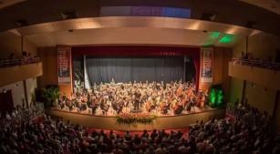 Orquestra em apresentação do Festival Música nas Montanhas (reprodução site)