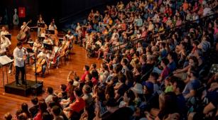 Claudio Cohen e a Orquestra Sinfônica do Teatro Nacional Claudio Santoro [Divulgação]