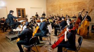 A Orquestra Joseense com o maestro William Coelho [Divulgação]