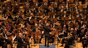 O maestro Thierry Fischer durante concerto com a Osesp [Divulgação]