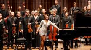 A pianista Yuja Wang durante concerto no Teatro Cultura Artística [Divulgação/TCA]