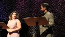 Elenco no recital de pré-estreia [Divulgação]