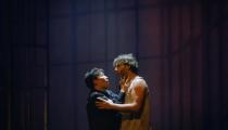 Eiko Senda e Eric Herrero em cena de 'Fidelio' [Divulgação/Iris Zanetti]