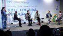 Mesa de abertura do seminário “Experiências Internacionais que Conectam Arte, Cultura e Educação” (reprodução LinkedIn)