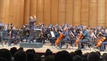 Músicos tocam celulares no concerto de Tan Dun, no Theatro Municipal de São Paulo (Revista CONCERTO)